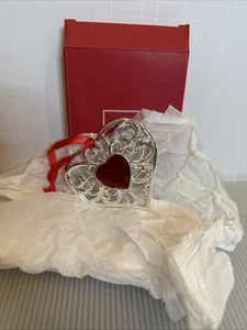 Lenox Bejeweled Silvertone Rojo Gema Corazón Adorno de Navidad, En Caja - Imagen 1 de 4