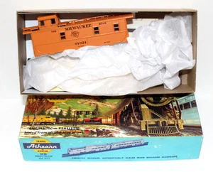 Athearn 1256 HO Milwaukee Road Cupola Caboose kit 01924 Orange NIB - Picture 1 of 2