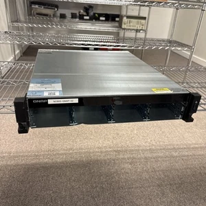 QNAP TS-883XU-RP Enterprise NAS Server RACK MOUNT CPU 8 Go RAM - Photo 1/6