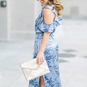 Maxi Vestido Wayf Azul Satinado Floral Manga Volantes Abertura Lateral, M - $99 - Imagen 1 de 4