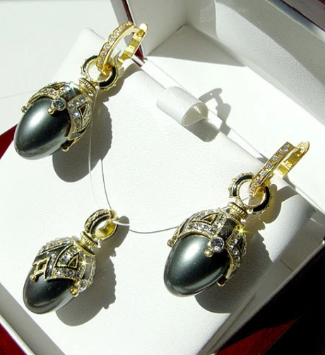   EXCELENTE CONJUNTO COLGANTE Y PENDIENTES HUEVO ESMALTE PLATA 925 con PERLA GRIS Foto 1 de 1