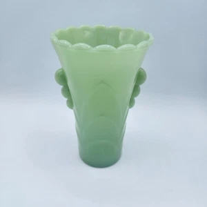 FIRE KING JADE-ITE JADITE SCALLORED TULIP TABLE VASE - Picture 1 of 6