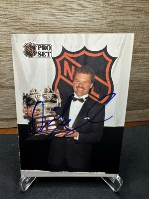 1991 Pro Set Dirk Graham Chicago Blackhawks #323 In-Person ON-CARD AUTO - Image 1 of 2