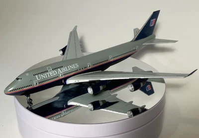 Dragon Wings 1:400 United Airlines Boeing 747-422* "Battleship Gray" 90s Livery - Image 1 of 4