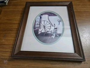 Glynda Turley Holzrahmen Kunstdruck Passepartout Dachboden Neugierige Opas - Bild 1 von 4
