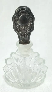 Botella de perfume vintage forma ventilador prensado ornamentado plateado tapón 4 1/8" - Imagen 1 de 6
