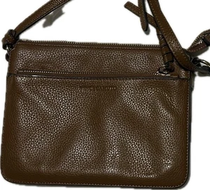 Borsa a tracolla Vince Camuto in pelle marrone - Foto 1 di 9