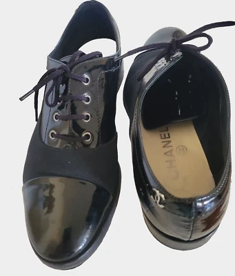 AUTHENTIC CHANEL BLACK PATENT LEATHER/CANVAS LACE UP FLAT LOAFERS SHOES 37C/7 - Image 1 of 4