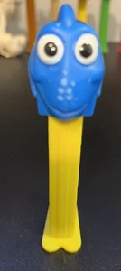 PEZ Spender Disney Pixar DORY 2013 gelber Stiel - Bild 1 von 3