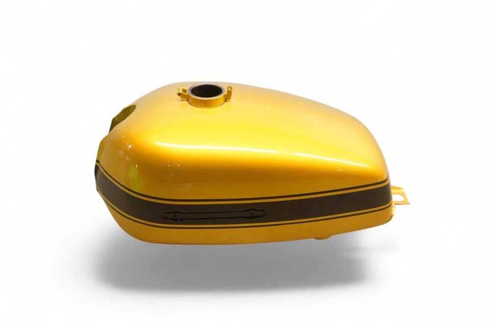 1973 - 1976 SUZUKI GT250 MOTORCYCLE GAS TANK Gt 250 #2 *A2644 - Image 1 of 4