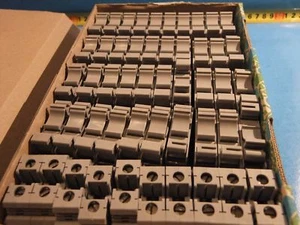 Lot of 5 pcs Phoenix Contact UK35 Art. No. 3008012 Feed-through terminal block - Picture 1 of 4