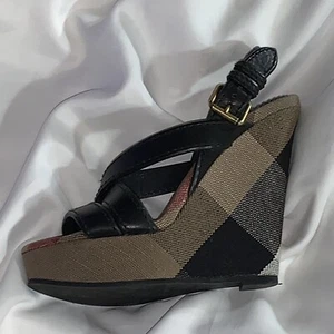 pre-loved auth BURBERRY size 35.5 WARLOW black Nova Check platform wedge SANDALS - Picture 1 of 17