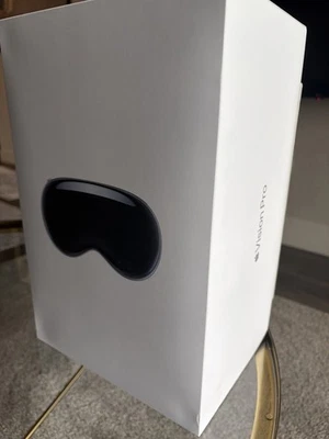 Apple Vision Pro 256GB Complete Set slightly used . - Image 1 of 3