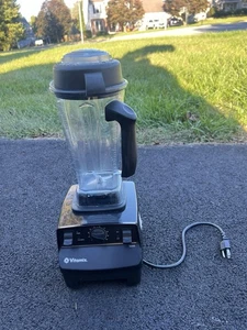 Vitamix 5200 Professional Grade Blender & 64oz Pitcher Variable 10 Speed VM0103 - Picture 1 of 4