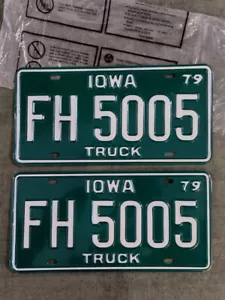 Antiguo par de placas de matrícula de camioneta Iowa 1979 # FH 5005 Ford Chevy Dodge - Imagen 1 de 1