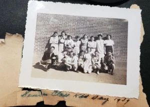 Studenti di classe senior vestiti da bambino giorni Shirley Temple bambola 1939 vecchia foto - Foto 1 di 3