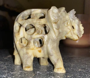 Speckstein Elefant Indien handgefertigt mit Innenseite Baby Figur Glück grün - Bild 1 von 8