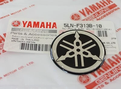 YAMAHA LOGO 40MM EMBLEMA ADESIVO FIANCHETTO LATERALE ORIGINALE