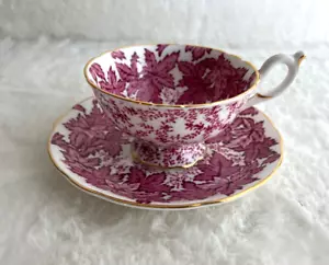 Coalport Vintage Teacup & Saucer Set England Pink Maple Leaves Scalloped Edges - Picture 1 of 7