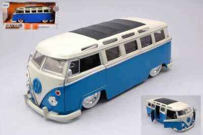 MODELLINO FURGONE STATICO JADA VW BUS T1 BLU/BIANCO MODELLISMO SCALA 1:24 - Immagine 1 di 4