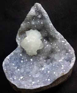 STERELITE BOWS ON MM QUARTZ BASE MINERALS SPECIMENS - Picture 1 of 3