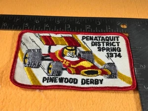 Q2-51 BOY SCOUTS OF AMERICA PATCH - 1974 PENATAQUIT DISTRICT PINEWOOD DERBY - Picture 1 of 2