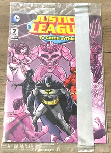 2013 Justice League "To Catch A Thief" DC Comics Mini-Comic Sealed #7 of 9 - Picture 1 of 2