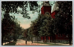 Postcard East Walnut Street Bucyrus O. *5117 - Picture 1 of 2
