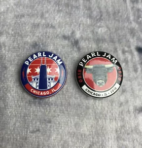Pearl Jam 2 Pin Set 2018 Wrigley Field Chicago Pins (PJ1) - Bild 1 von 2