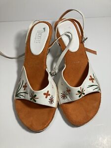 Nickels Womens Annabell Wedge Sandals 9.5 White Flowers Ankle Strap Shoes