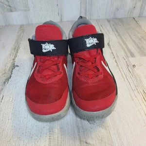 Kleine Kinder Nike Team Hustle D Gr. 3Y University rot/weiß CW6736-607 - Bild 1 von 5
