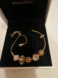 ARMBAND  *PANDORA*  rosegold mit Charms *gut erhalten* - Bild 1 von 2