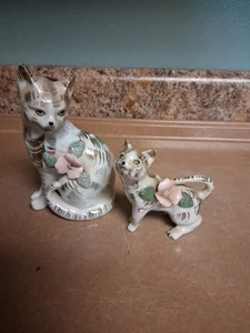 Vintage Porcelain Hand w Gold Painted CAT With Kitten - Picture 1 of 7