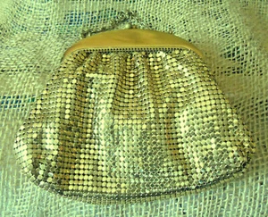 Bolso de malla dorada vintage Whiting & Davis con cadena en tono dorado - Imagen 1 de 4