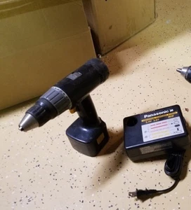 Taladro inalámbrico Panasonic 15,6 V con batería y cargador - Imagen 1 de 3