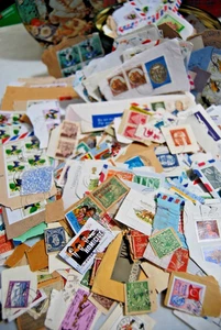 Briefmarkensammlung Weltweit auf Weihnachtsdose, auf Papier, Lot E - Bild 1 von 7