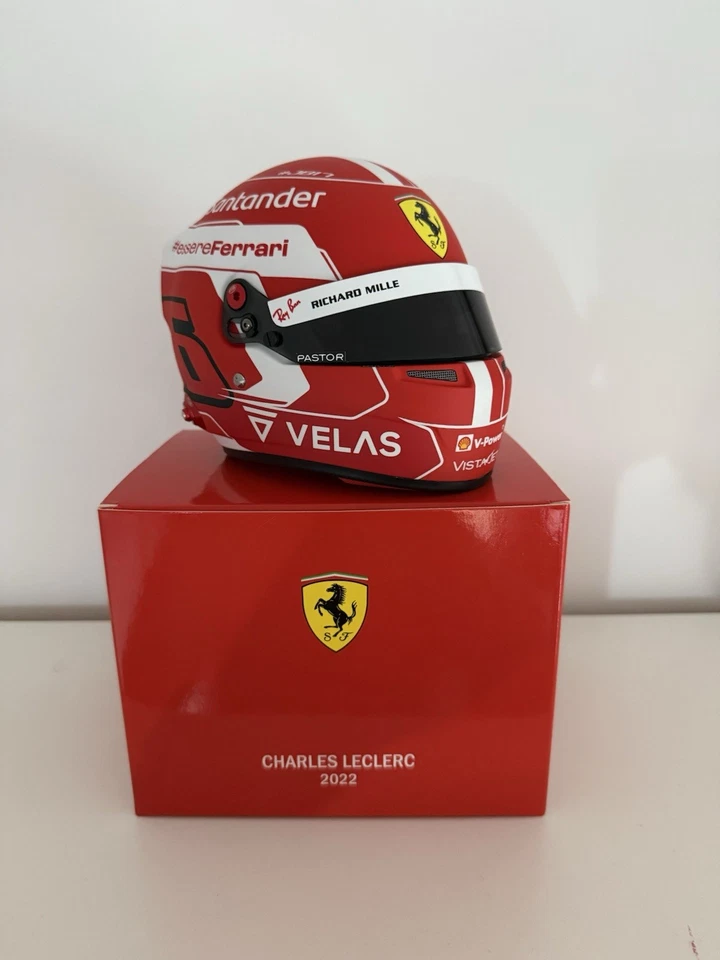 Casco Leclerc 2022 Ferrari Bell Scala 1/2 - Immagine 1 di 4