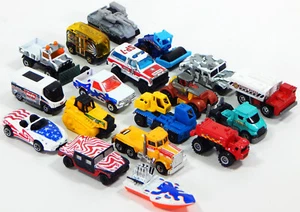 MATCHBOX LOSE KONVOLUT 18 2000er MIX SPORTWAGEN LKW MILITÄR BOOT VAN AUSRÜSTUNG - Bild 1 von 20