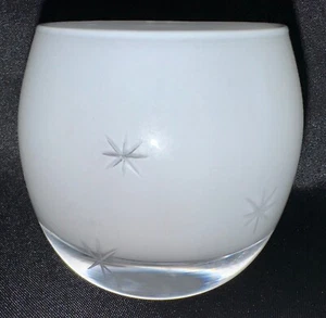 Candelabros de té de vidrio blanco hecho en pulido con grabado de estrellas - Imagen 1 de 11