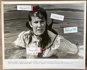Foto VALERIE DeCAMP Death Valley Days As Trudy Bell 8""X10"" BW programa de televisión sindicado - Imagen 1 de 2