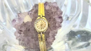 Vintage La Marque Mechanical Wind Petite Size Round Gold Tone Case Watch - Picture 1 of 10