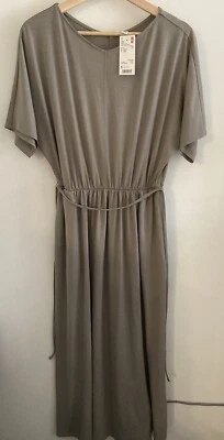 NUEVO Vestido Uniqlo Cintura Reunida Media Manga Midi Gris Taupe Jersey Informal Pequeño Foto 1 de 4