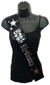 Faja de cinta satinada negra feliz 60 cumpleaños - 60 estrellas de plata de edad - Imagen 1 de 1