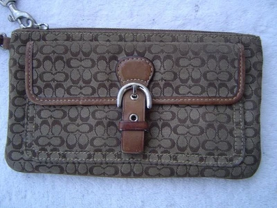 AUTHENTIC COACH KHAKI SIGNATURE WRISTLET   FAIR - Image 1 of 4