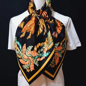 RARO VINTAGE HERMES Bufanda de Seda "Les Girouettes" Carre 90 por Joachim Metz - Imagen 1 de 15