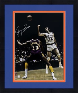 Framed Jerry Lucas New York Knicks Signed 16x20 Passing vs Lakers Photograph - Picture 1 of 1