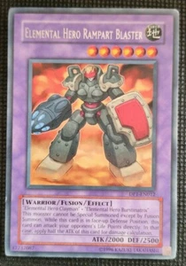 Yu-Gi-Oh! Elemental Hero Rampart Blaster - DP1-EN012 - Rara - INGLESE - Picture 1 of 2