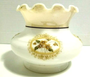 Lámpara de mesa vintage Hurricane Lantern pantalla de vidrio blanco floral con volantes - Imagen 1 de 8
