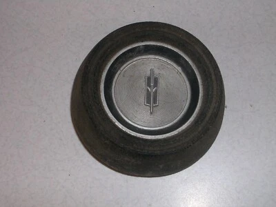 Oldsmobile Cutlass S 442 Supreme F85 1968 bocina tapa botón negro buenos clips Foto 1 de 2