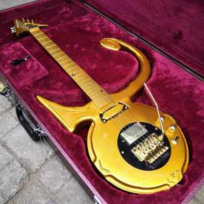 Guitarra eléctrica Auerswald Diamond Series Prince Love Symbol Gold Foto 1 de 4